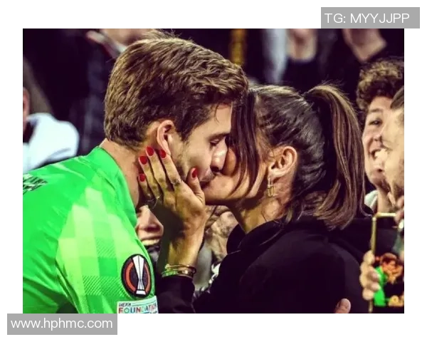 足球明星与女记者的浪漫故事揭示了体育与爱情的交织与挑战